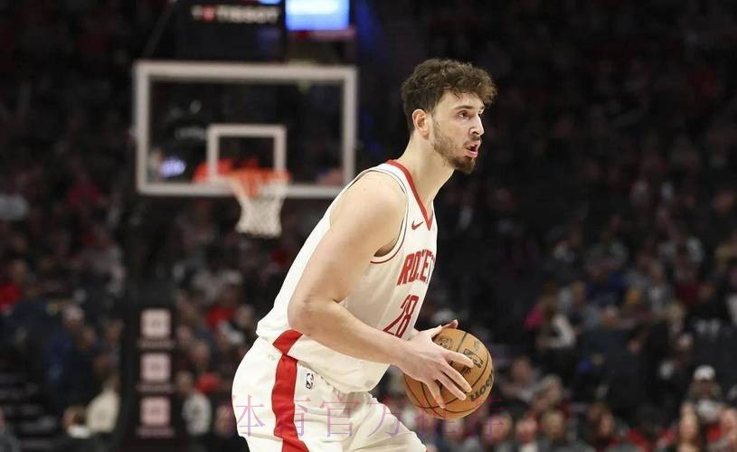 申京突破被切球失误出界，火箭还剩3分钟落后国王10分