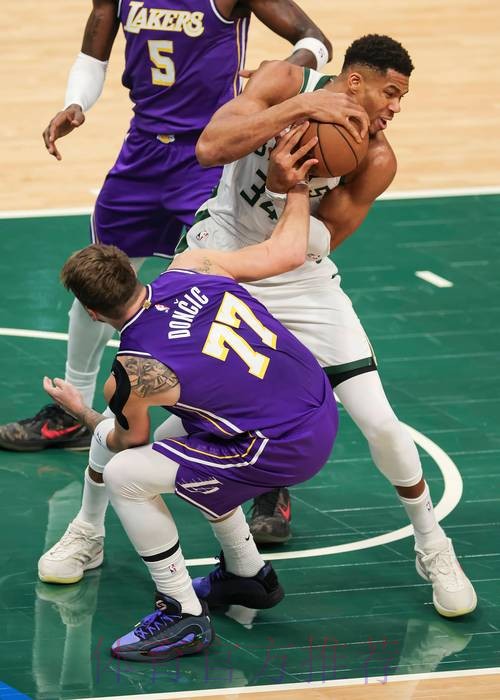 常规赛1月10日：雄鹿VS湖人 东契奇集锦